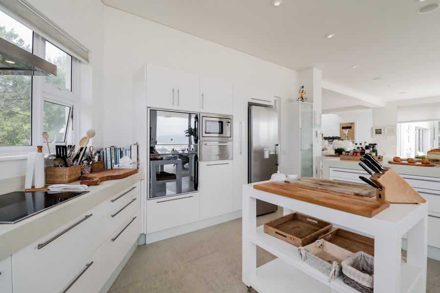 7 Bedroom Property for Sale in Lookout Beach Western Cape